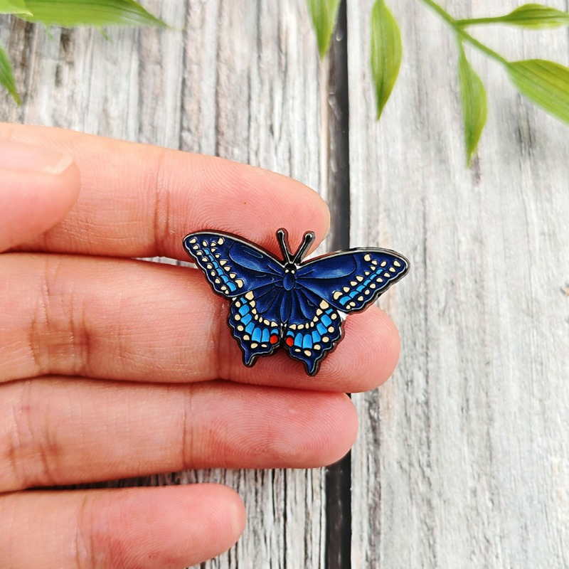 Vintage Collectible Accessories - Оригинальные винтажные металлические броши: коллекция сувениров,
