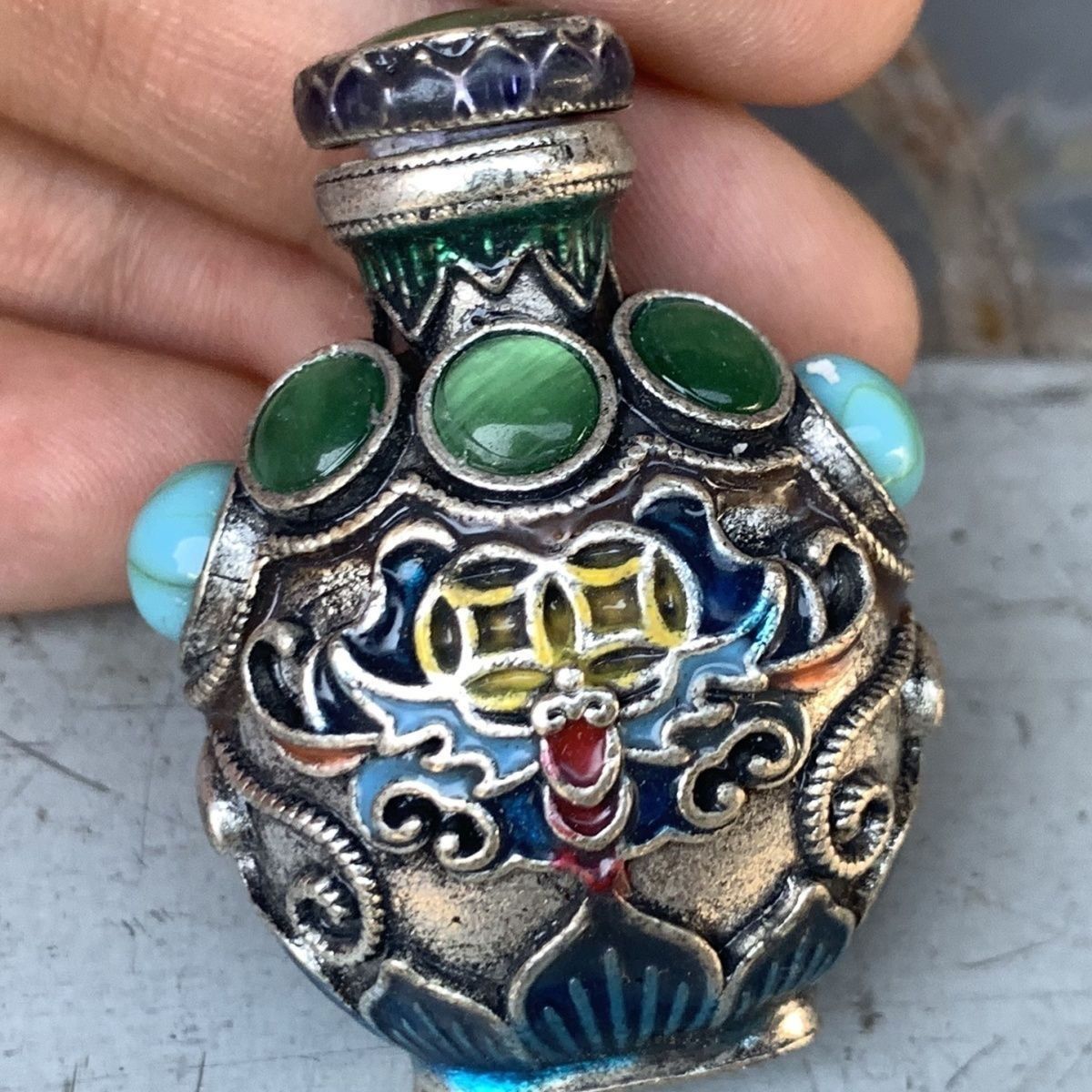 Винтажная бронзовая табакерка  – обзор и цена Vintage Collectible Bottles